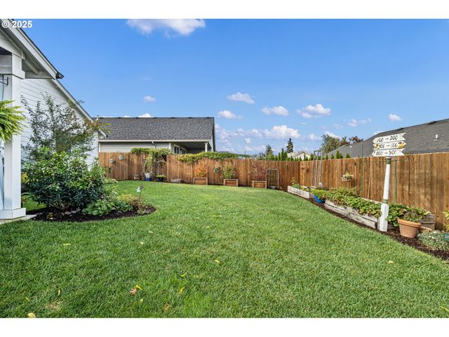 368 HILLEGAS Ave, Creswell, OR 97426