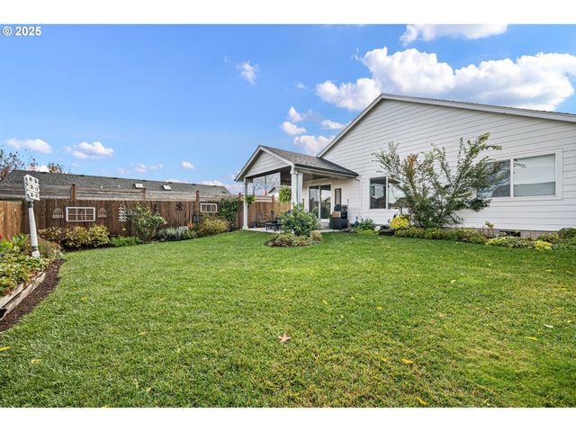 368 HILLEGAS Ave, Creswell, OR 97426