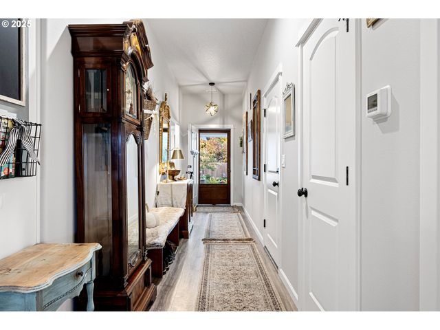 368 HILLEGAS Ave, Creswell, OR 97426