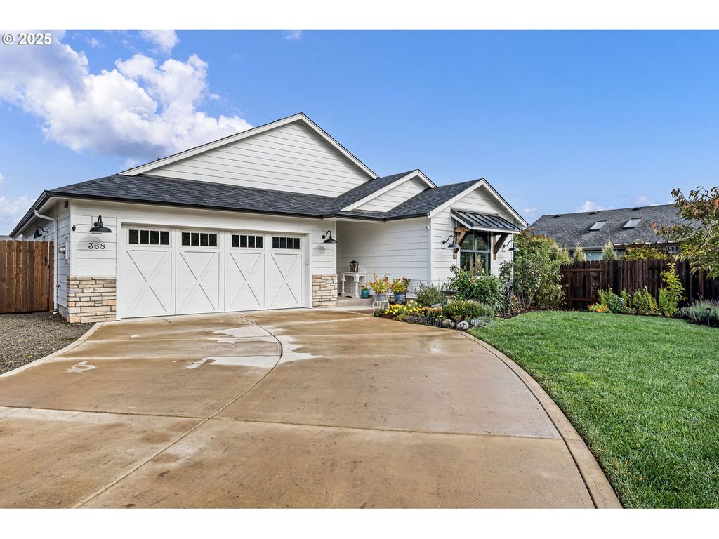 368 HILLEGAS Ave, Creswell, OR 97426