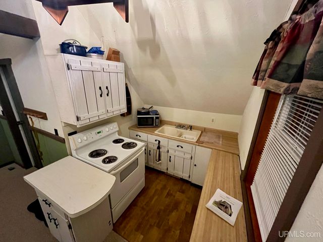 E6280 Snowdrift Street 5, Bessemer, MI 49938