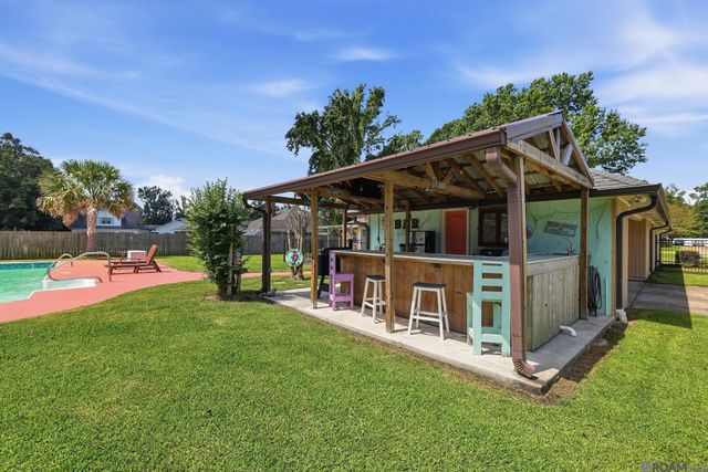 25540 Plantation Ave, Denham Springs, LA 70726