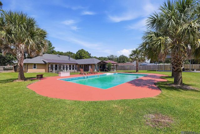 25540 Plantation Ave, Denham Springs, LA 70726