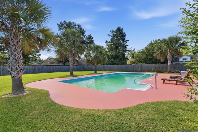 25540 Plantation Ave, Denham Springs, LA 70726