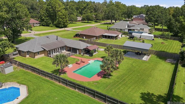 25540 Plantation Ave, Denham Springs, LA 70726