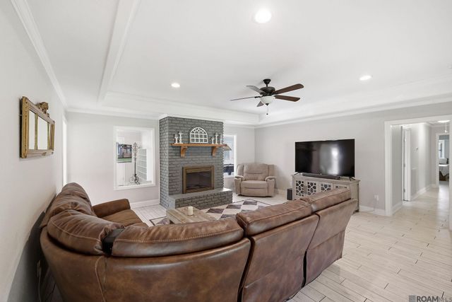 25540 Plantation Ave, Denham Springs, LA 70726