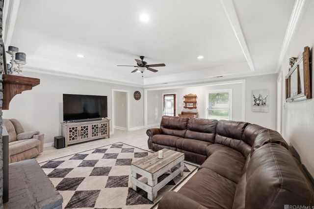 25540 Plantation Ave, Denham Springs, LA 70726