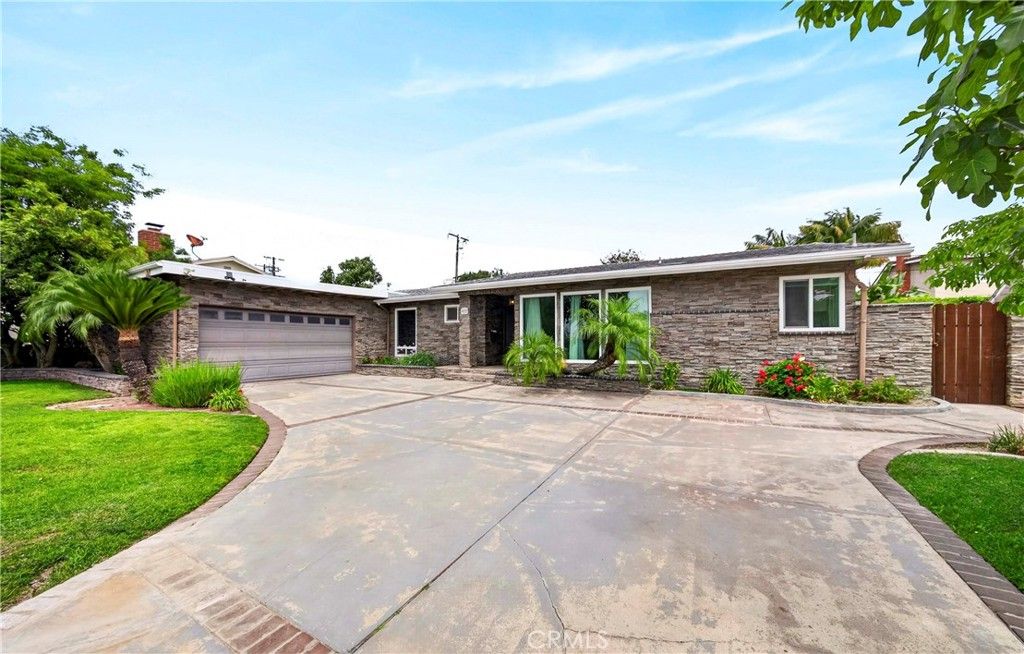 Image 1 of property listing at 912 El Dorado Drive, Fullerton, CA 92832