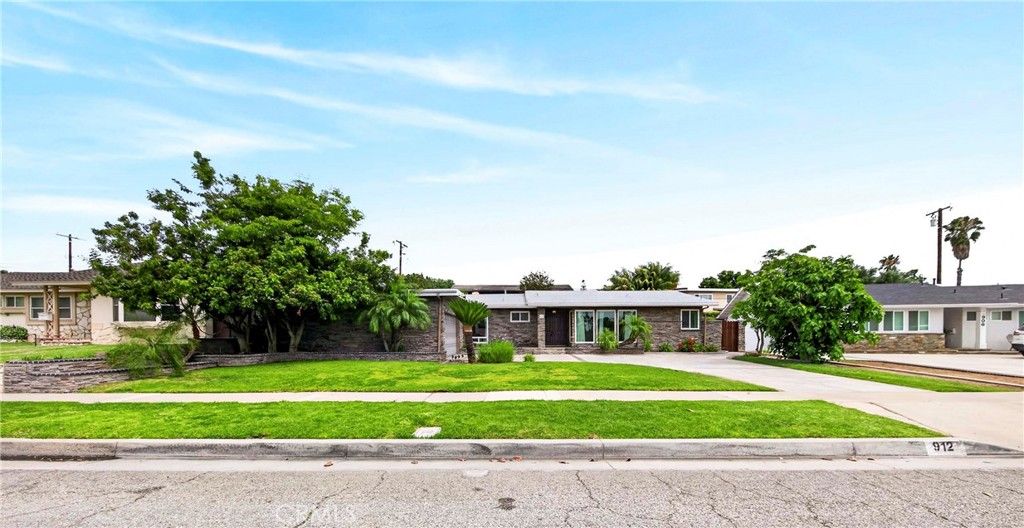 Image 2 of property listing at 912 El Dorado Drive, Fullerton, CA 92832