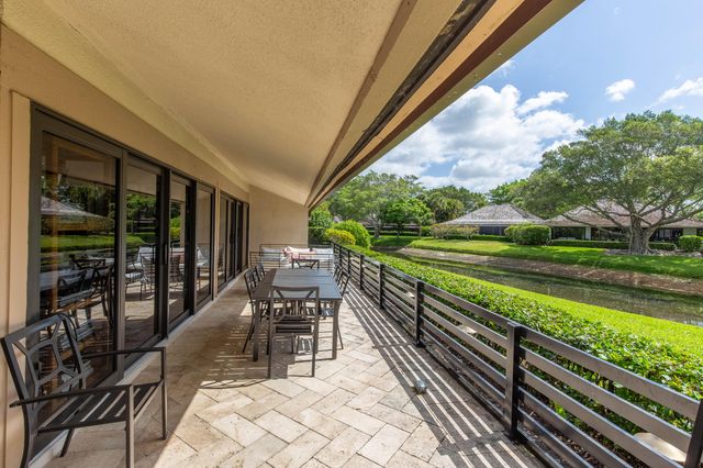 11669 Wimbledon Circle, Wellington, FL 33414