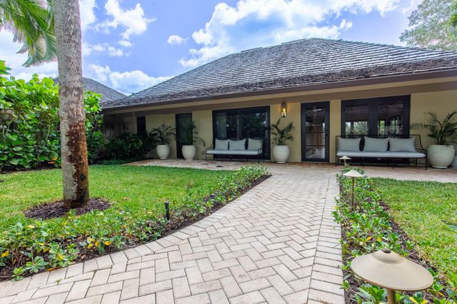 11669 Wimbledon Circle, Wellington, FL 33414
