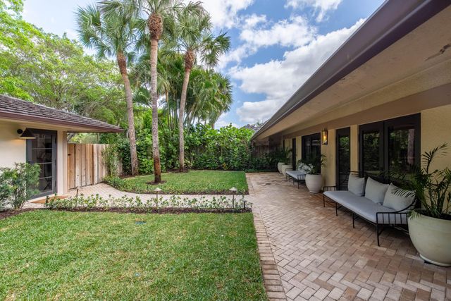 11669 Wimbledon Circle, Wellington, FL 33414