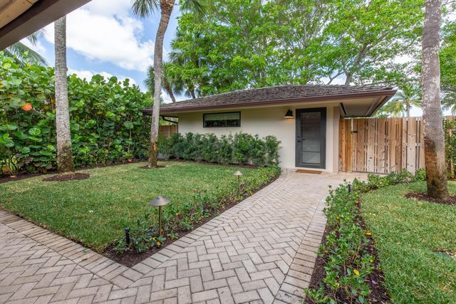 11669 Wimbledon Circle, Wellington, FL 33414