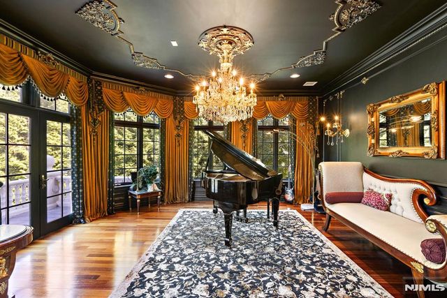 117 Truman Drive, Cresskill, NJ 07626