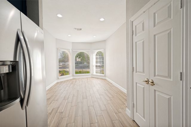 9426 Abbey Road, Irving, TX 75063