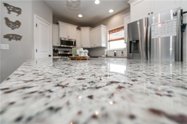 1334 N 161st Terrace, Basehor, KS 66007