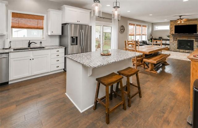 1334 N 161st Terrace, Basehor, KS 66007