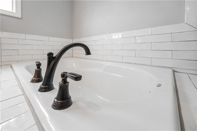 1334 N 161st Terrace, Basehor, KS 66007
