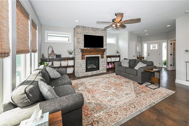 1334 N 161st Terrace, Basehor, KS 66007
