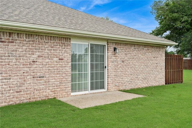 801 N 19th Street, Rogers, AR 72756