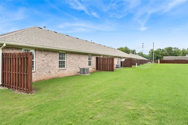 801 N 19th Street, Rogers, AR 72756