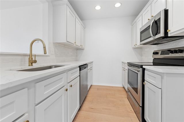 801 N 19th Street, Rogers, AR 72756