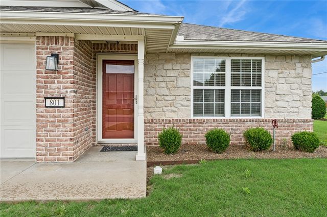 801 N 19th Street, Rogers, AR 72756