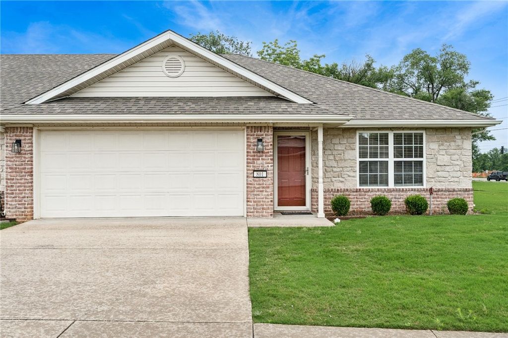 801 N 19th Street, Rogers, AR 72756