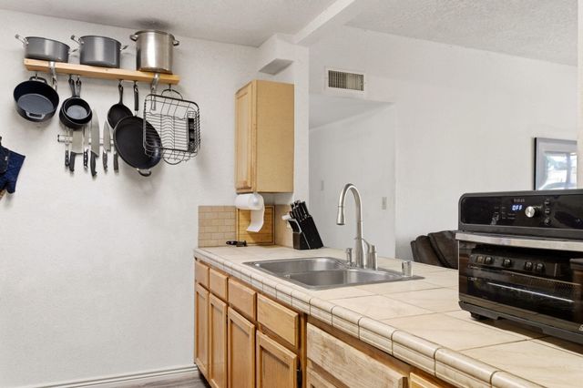 2809 El Tesoro Escondido NW, Albuquerque, NM 87120
