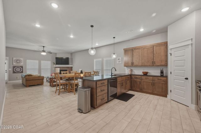 340 E Greystone Square, Webb City, MO 64870