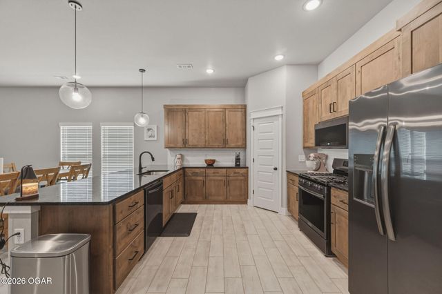 340 E Greystone Square, Webb City, MO 64870