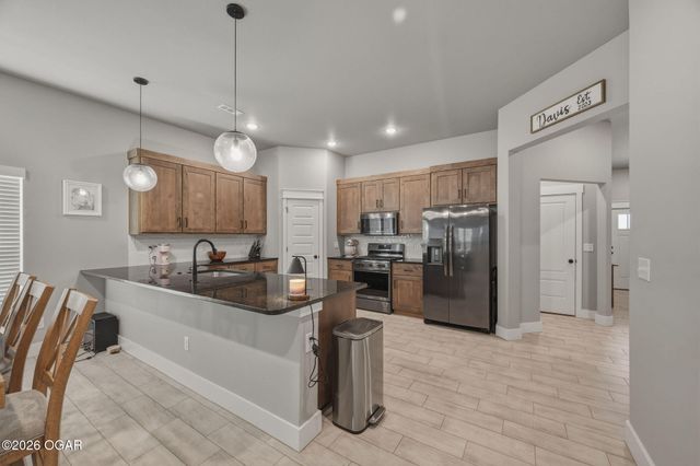 340 E Greystone Square, Webb City, MO 64870