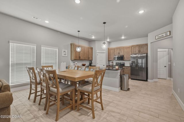 340 E Greystone Square, Webb City, MO 64870