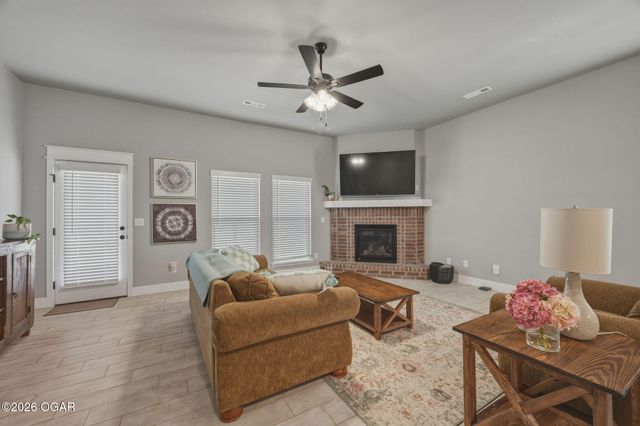 340 E Greystone Square, Webb City, MO 64870