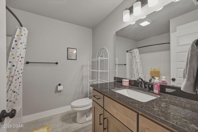 340 E Greystone Square, Webb City, MO 64870