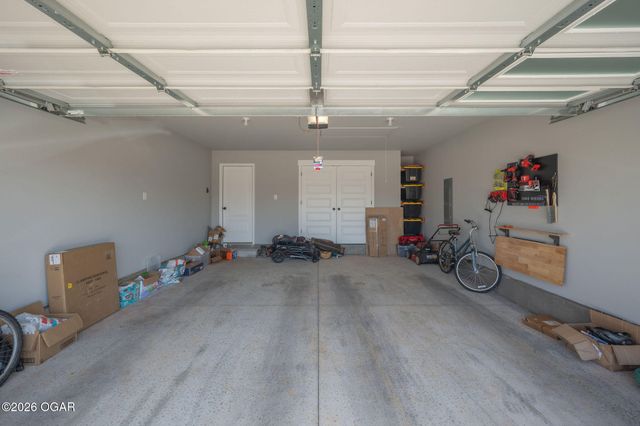 340 E Greystone Square, Webb City, MO 64870