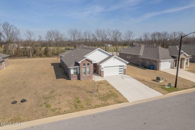 340 E Greystone Square, Webb City, MO 64870