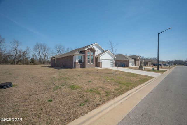 340 E Greystone Square, Webb City, MO 64870