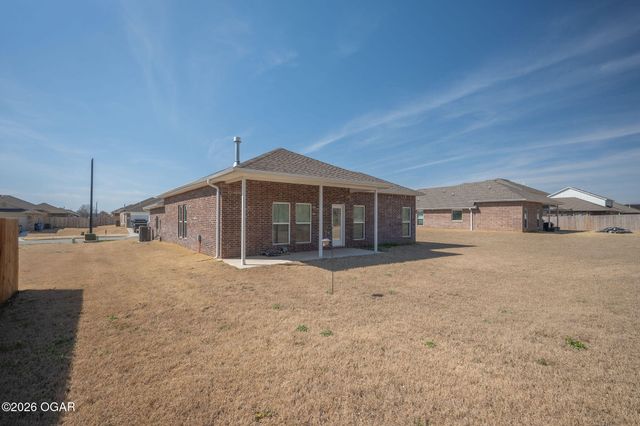 340 E Greystone Square, Webb City, MO 64870