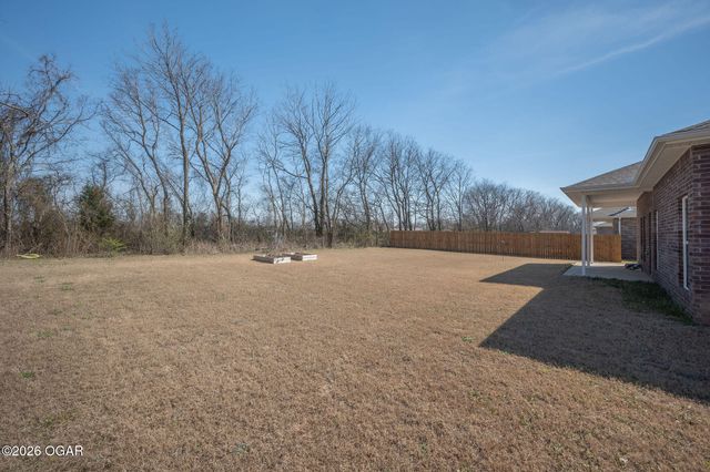 340 E Greystone Square, Webb City, MO 64870