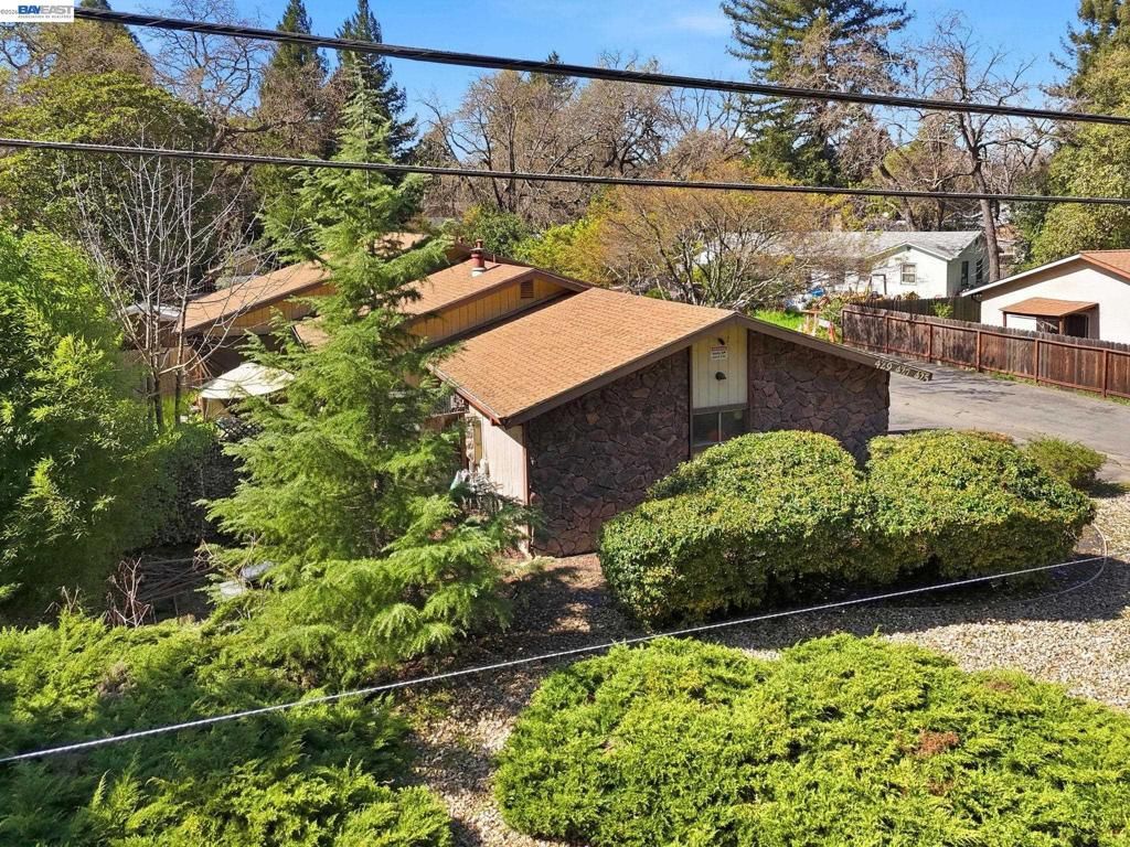 Image 1 of property listing at 425 Coffield Ave, Napa, CA 94558