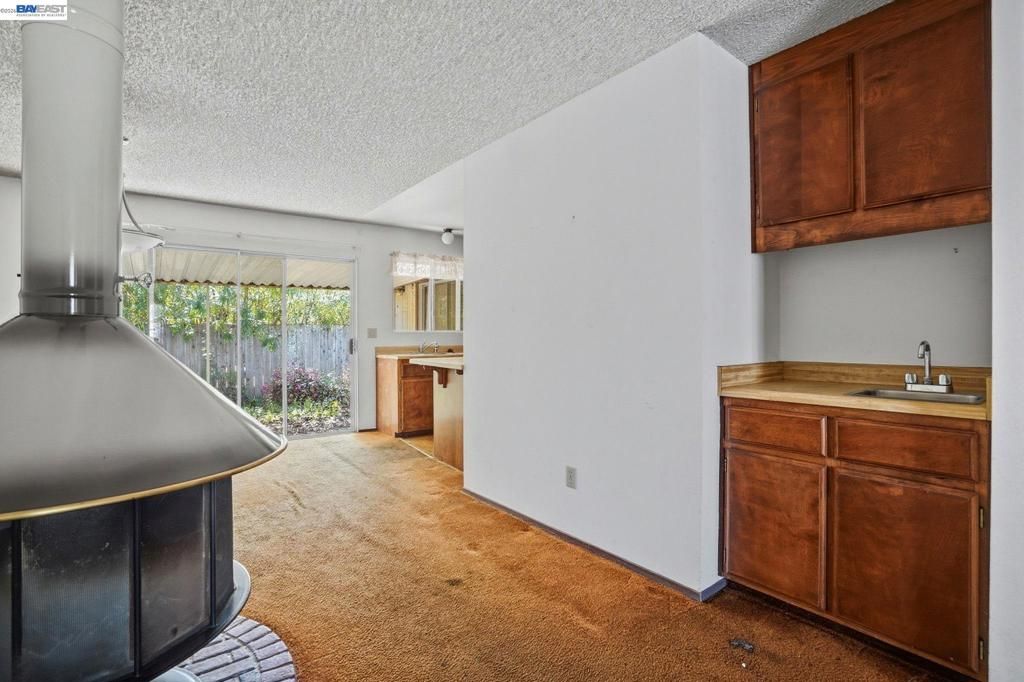 Image 10 of property listing at 425 Coffield Ave, Napa, CA 94558
