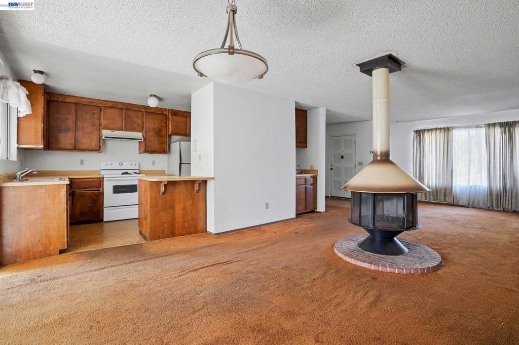 Image 11 of property listing at 425 Coffield Ave, Napa, CA 94558