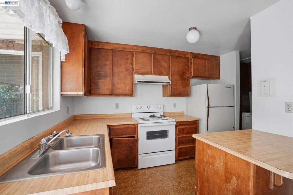 Image 12 of property listing at 425 Coffield Ave, Napa, CA 94558