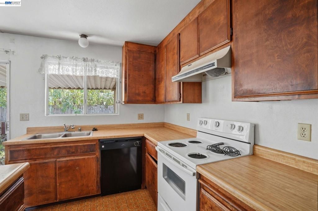Image 13 of property listing at 425 Coffield Ave, Napa, CA 94558