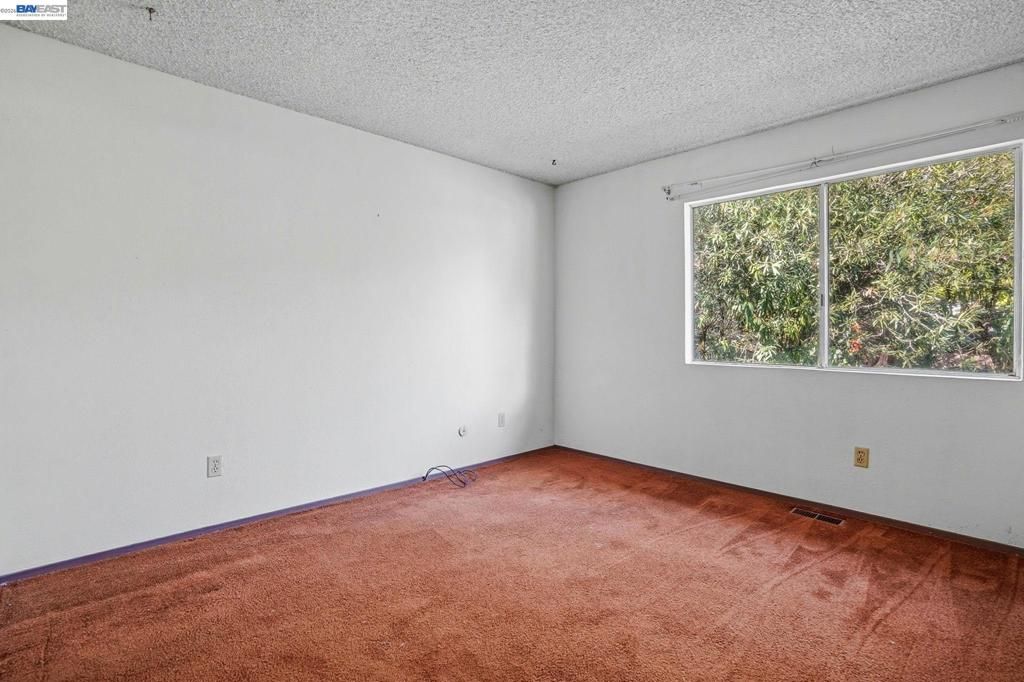 Image 14 of property listing at 425 Coffield Ave, Napa, CA 94558