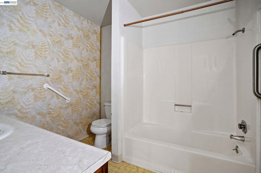 Image 22 of property listing at 425 Coffield Ave, Napa, CA 94558