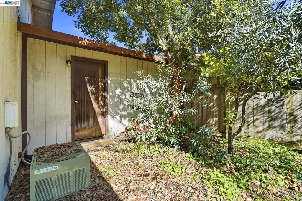 Image 31 of property listing at 425 Coffield Ave, Napa, CA 94558