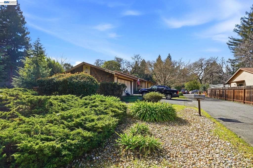 Image 33 of property listing at 425 Coffield Ave, Napa, CA 94558
