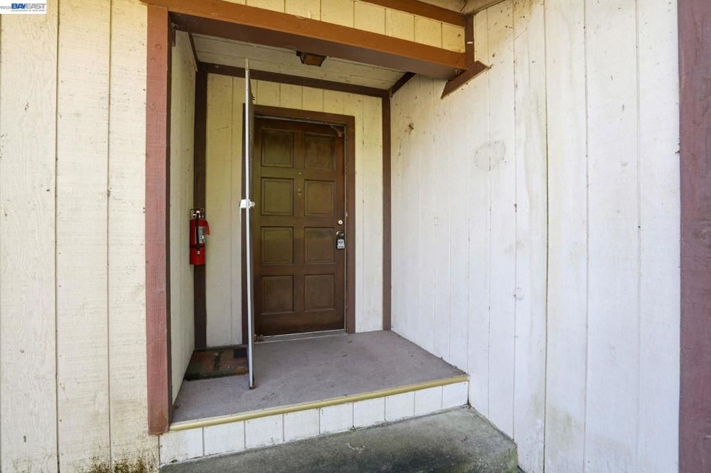 Image 6 of property listing at 425 Coffield Ave, Napa, CA 94558